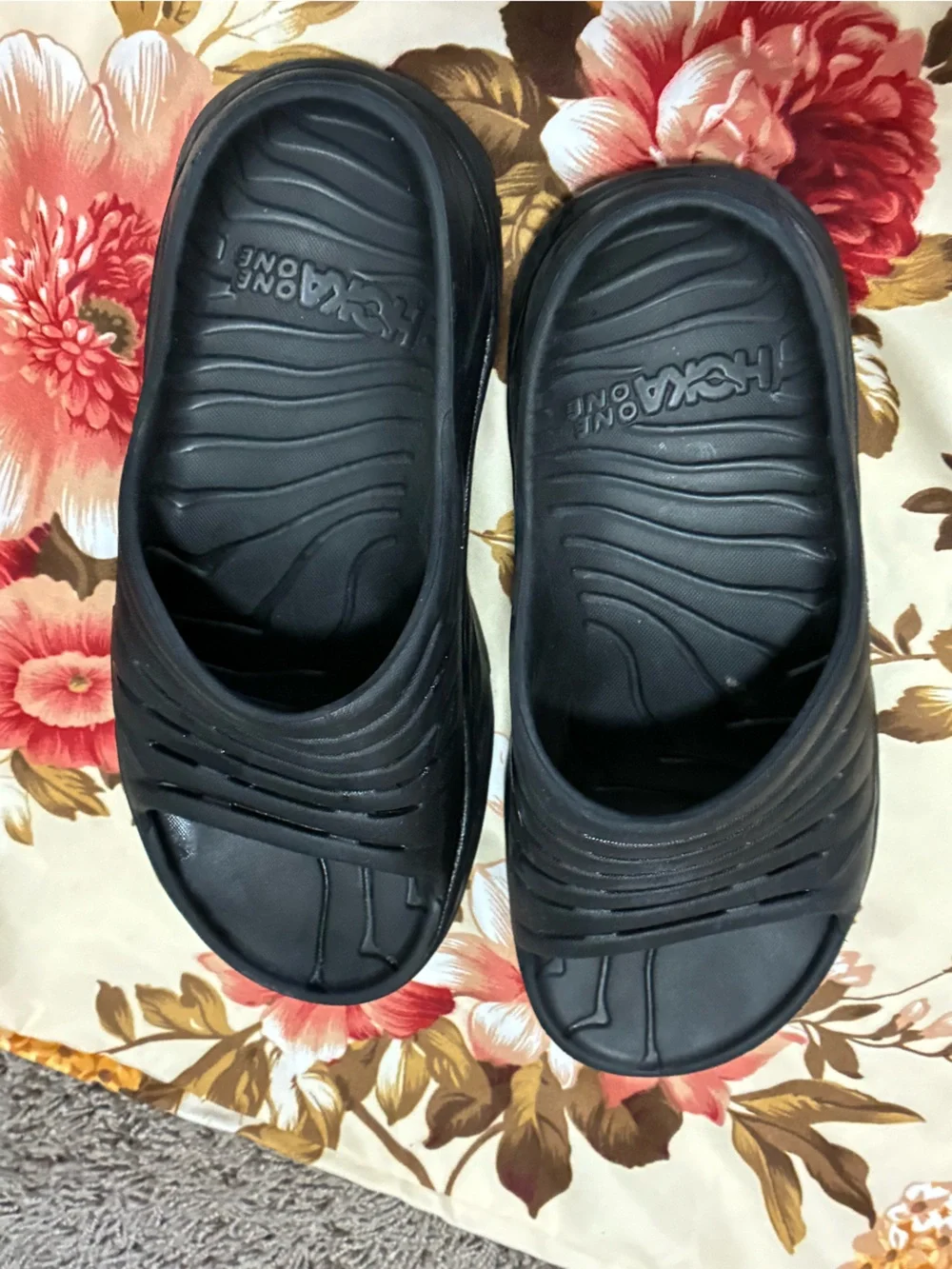 Hoka one one black slides unisex